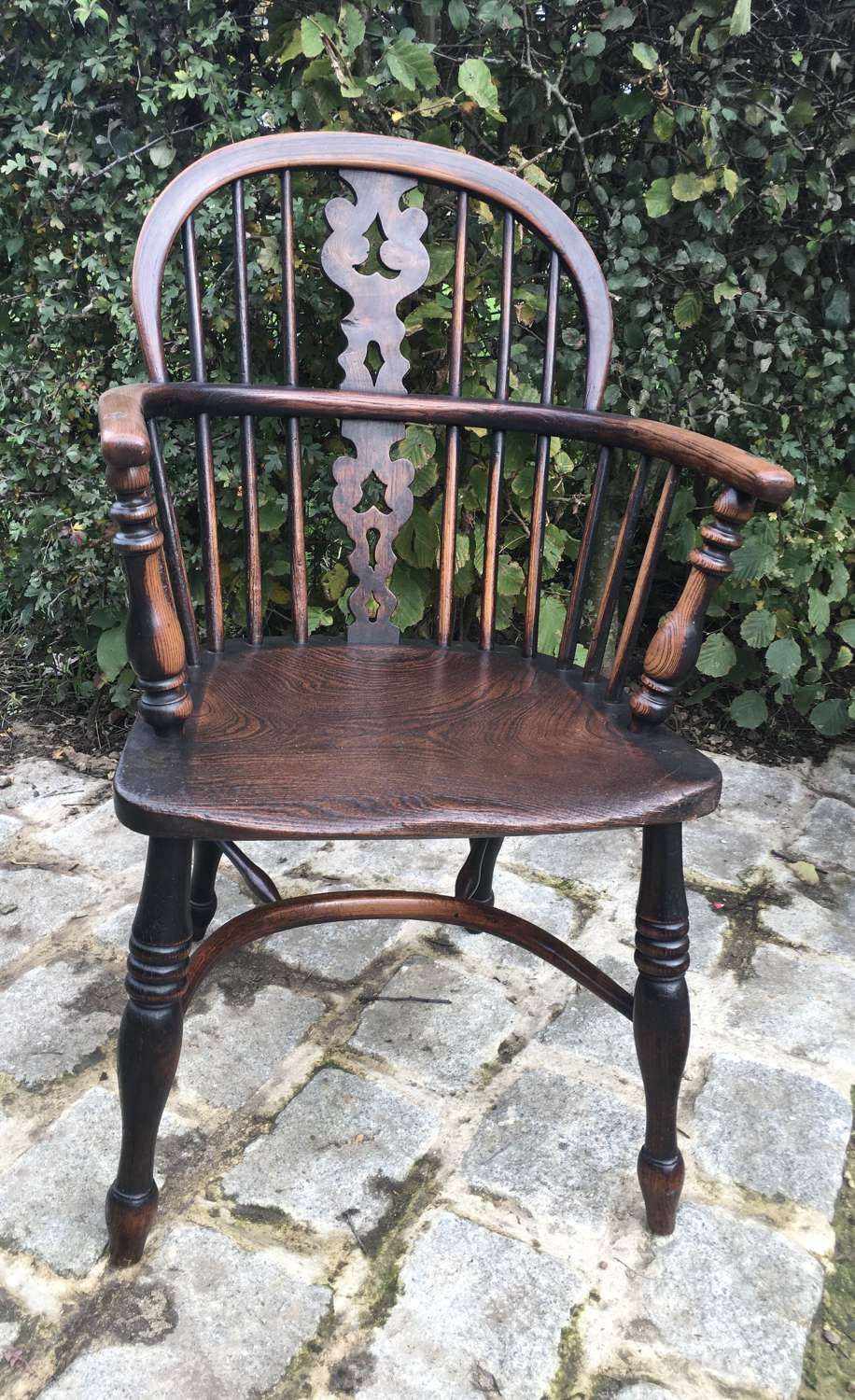 EARLY 19TH CENTURY LOW BACK ASH & ELM SEATED WINDSOR CHAIR